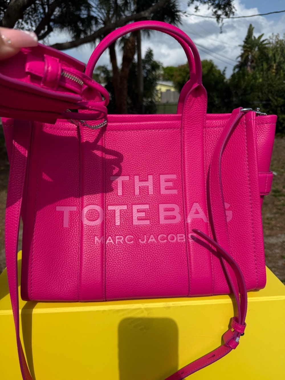 Marc Jacobs Hot Pink The Tote Bag Large Leather Tote with Removable Strap - Picture 2 of 12